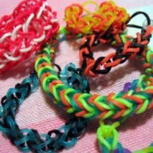 How to Make Friendship Bracelets With Rubber Bands Without Loom